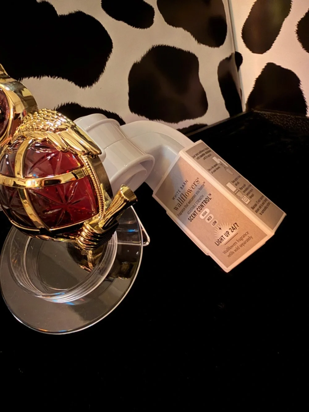White Barn Gold and Red Owl Wallflowers Plug - Picture 2 of 2